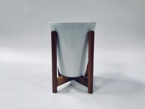 Love Bite ceramic pot white (medium) with Wooden stand