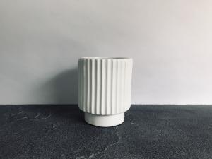Dark affinity ceramic white pot (Medium)